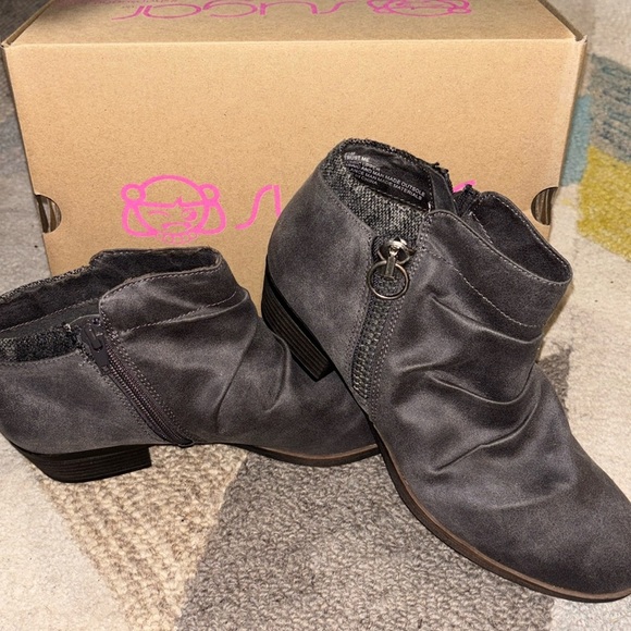 Sugar grey suede feel fabric booties 8 1/2 8.5 zip up inside faux zip outside - Picture 1 of 7